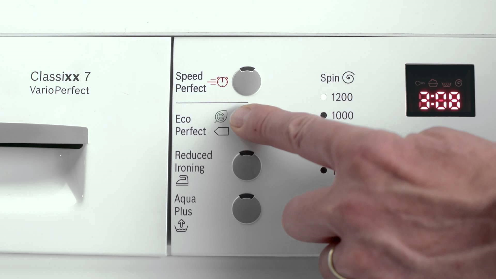  Máy giặt Bosch WAK20060SG được trang bị màn hình LED lớn dễ thao tác và chọn lựa các chương trình giặt