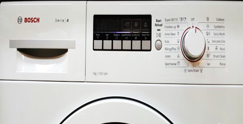  Máy giặt Bosch WAK24260SG được trang bị màn hình LED lớn dễ thao tác và chọn lựa các chương trình giặt