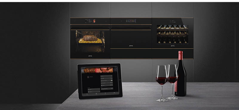 Lò nướng SMEG 536.64.851 thiết kế sáng trọng hiện đại làm nổi bật không gian bếp