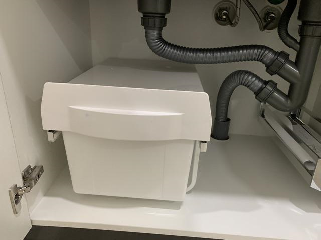 Thùng rác 2 ngăn âm tủ bếp 307013 tại Khánh Vy Home tận dụng được khoảng trống dưới bồn rửa