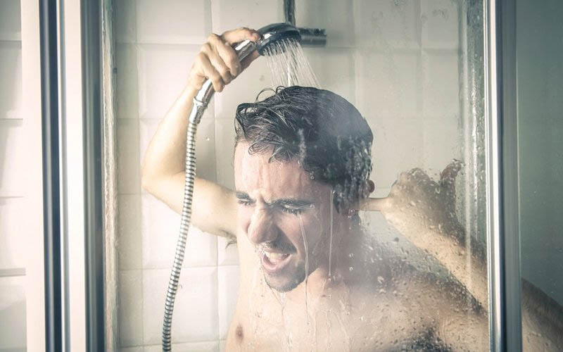 Tắm nước lạnh giúp cải thiện được tâm trạng của bản thân