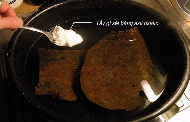 Tẩy vết rỉ sét bằng axit oxalic