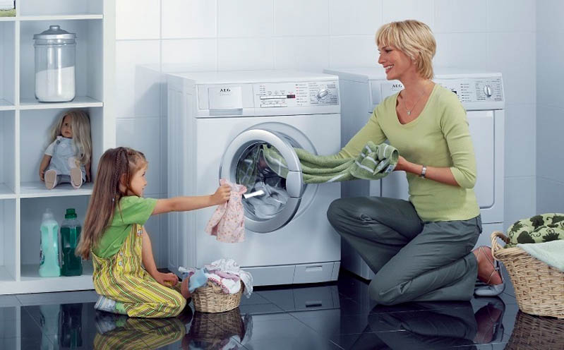 Máy giặt nằm ngang phù hợp với gia đình có trẻ em