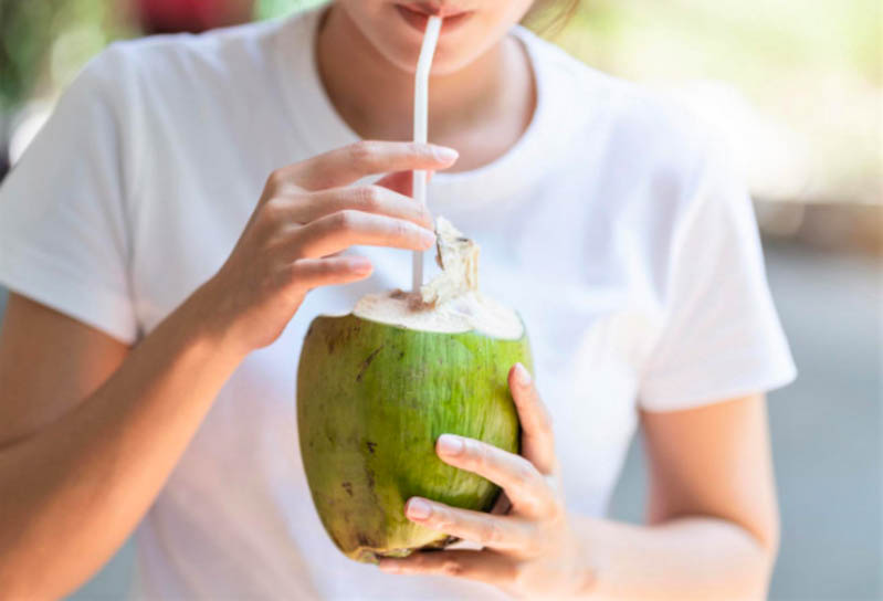 Uống nước dừa giúp bạn bình tĩnh và thư giãn hơn