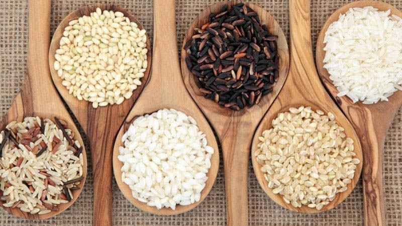 1 chén cơm gạo lứt có chứa khoảng 55,45 calo