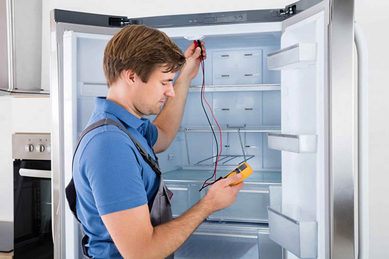 Ống dẫn khí lạnh từ ngăn đá xuống tủ lạnh bị tắc.