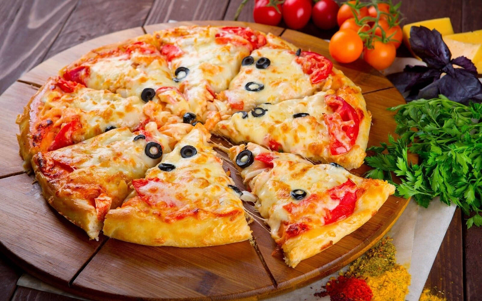 Bánh Pizza được làm tại nhà bằng lò nướng