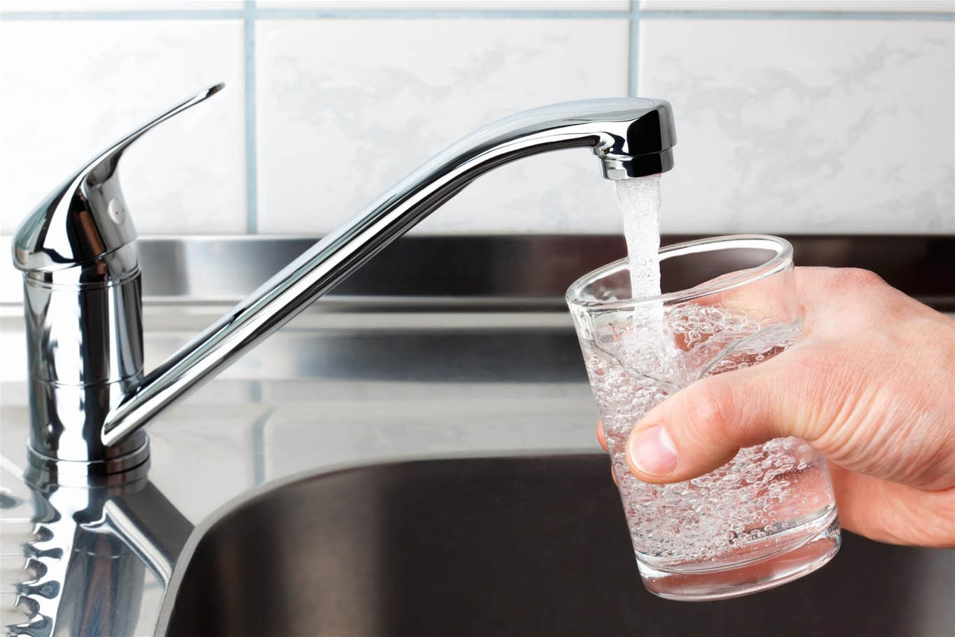Có nên uống trực tiếp nước từ máy lọc nước không?