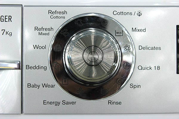 Bạn cần tham khảo cách sử dụng máy giặt để lựa chọn được chế độ giặt phù hợp cho loại quần áo