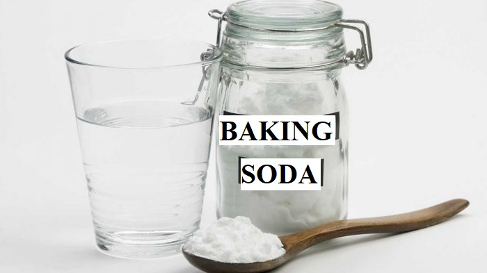 Sử dụng nước nóng kết hợp chanh và baking soda