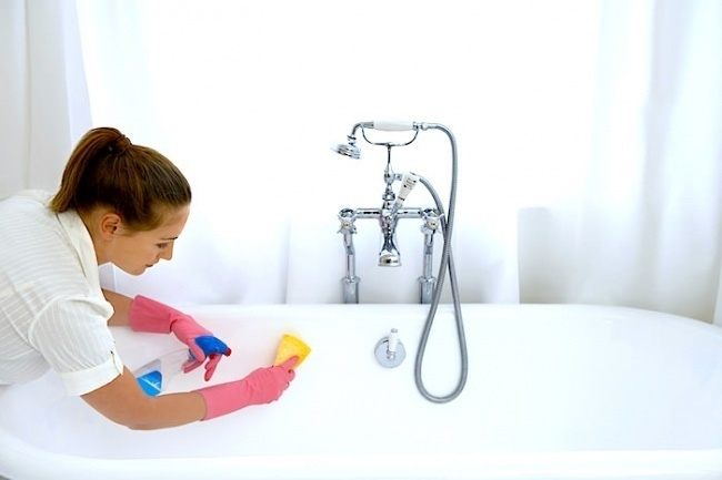 Kiểm tra và làm sạch bồn tắm trước khi sử dụng