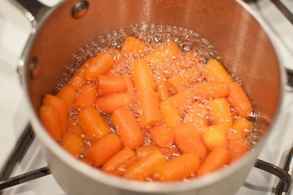 Tránh tình trạng nấu cà rốt quá lâu, điều đó sẽ làm mất đi chất dinh dưỡng vốn có của cà rốt