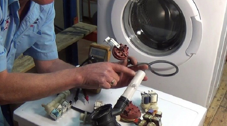 Công tắc cảm biến lực nước bị hỏng thể thể khiến máy giặt không cung cấp được nước