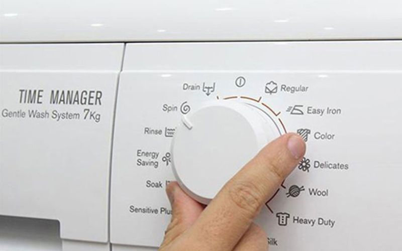 Hướng dẫn chi tiết cách reset máy giặt Electrolux