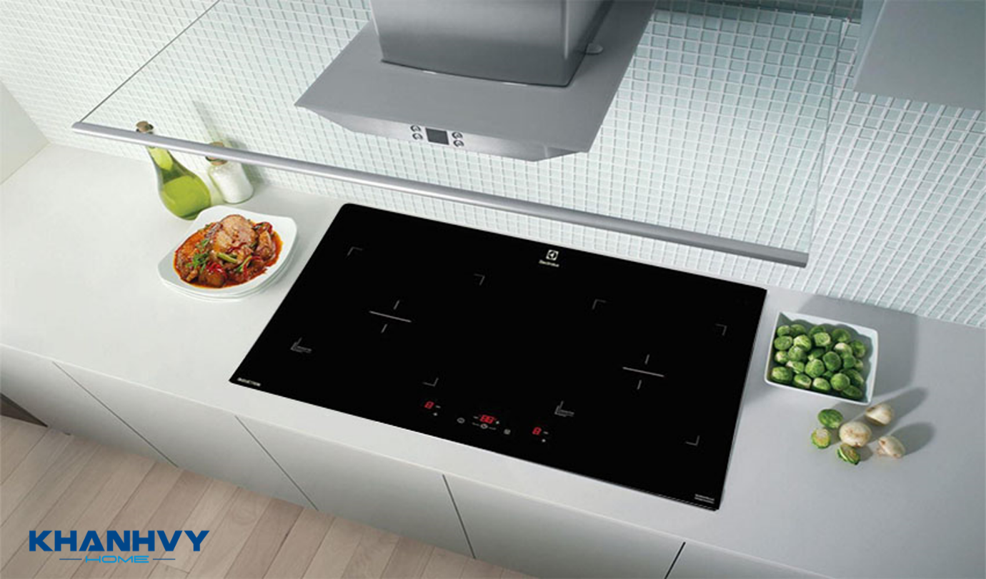 Bếp từ Electrolux EHI7023BA là lựa chọn được người tiêu dùng ưu tiên nhờ chất lượng tốt, thiết kế cao cấp, độ bền cao và tích hợp nhiều công nghệ mới hiện đại giúp nấu ăn nhanh và ngon hơn