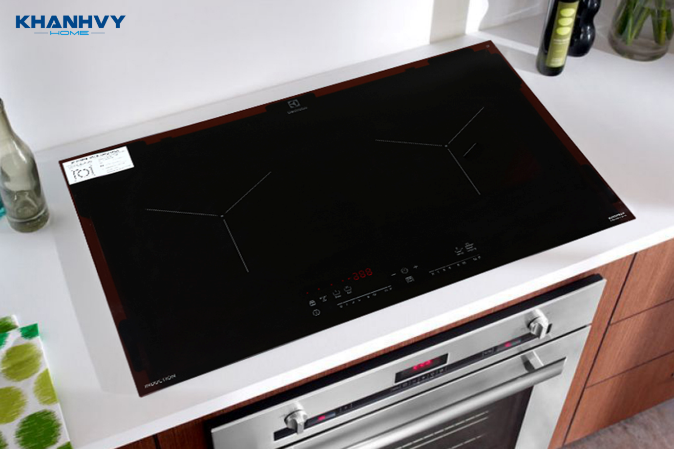  Bếp từ Electrolux EHI7280BB là lựa chọn được người tiêu dùng ưu tiên nhờ chất lượng tốt, thiết kế cao cấp, độ bền cao và tích hợp nhiều công nghệ mới hiện đại giúp nấu ăn nhanh và ngon hơn