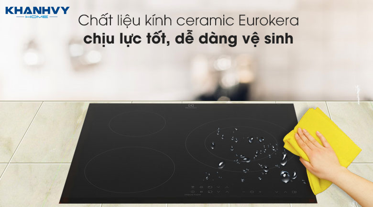Mặt bếp được làm từ kính Ceramic cao cấp chịu lực, chịu nhiệt, chống trầy xước tốt và dễ dàng vệ sinh