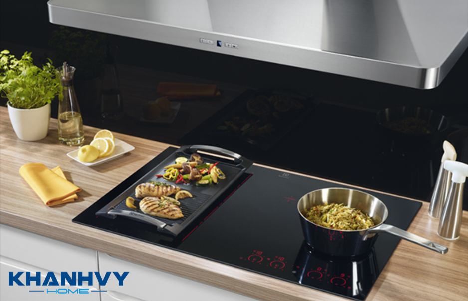 Bếp từ âm 78cm Electrolux EHXD875FAK là lựa chọn được người tiêu dùng ưu tiên nhờ chất lượng tốt, thiết kế cao cấp, độ bền cao và tích hợp nhiều công nghệ mới hiện đại giúp nấu ăn nhanh và ngon hơn