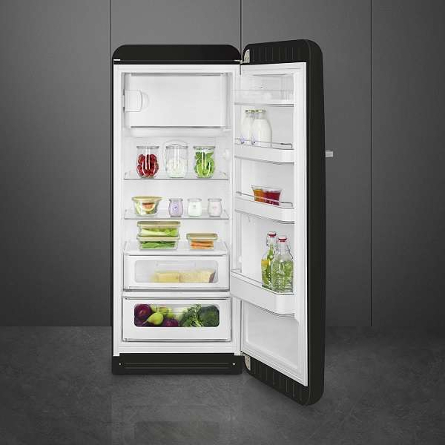 Tủ lạnh SMEG, cửa đơn, độc lập, 50’S STYLE FAB28RBL3 535.14.611 sở hữu thiết kế nhỏ gọn, hiện đại 