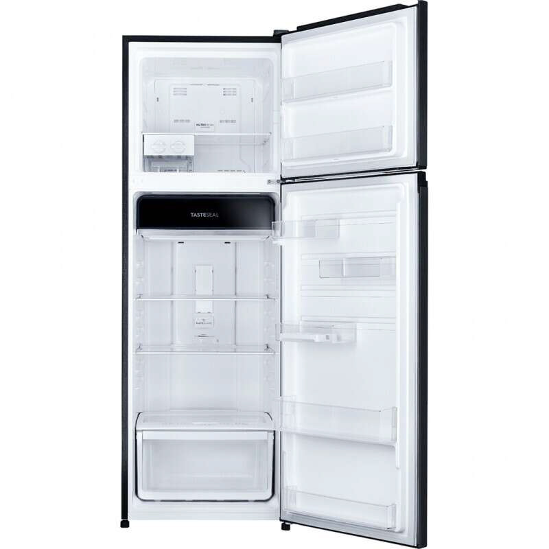 Vệ sinh tủ lạnh thường xuyên để đảm bảo độ bền của tủ