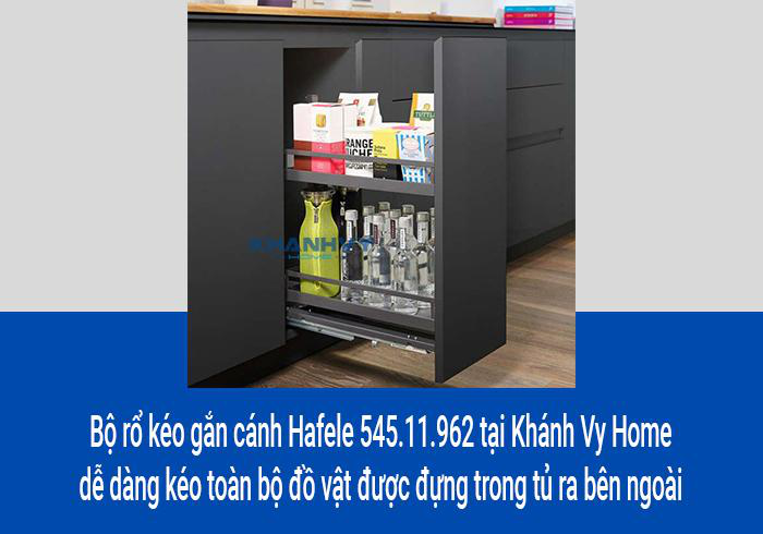 Bộ rổ kéo gắn cánh Hafele 545.11.962 tại Khánh Vy Home dễ dàng kéo toàn bộ đồ vật được đựng trong tủ ra bên ngoài