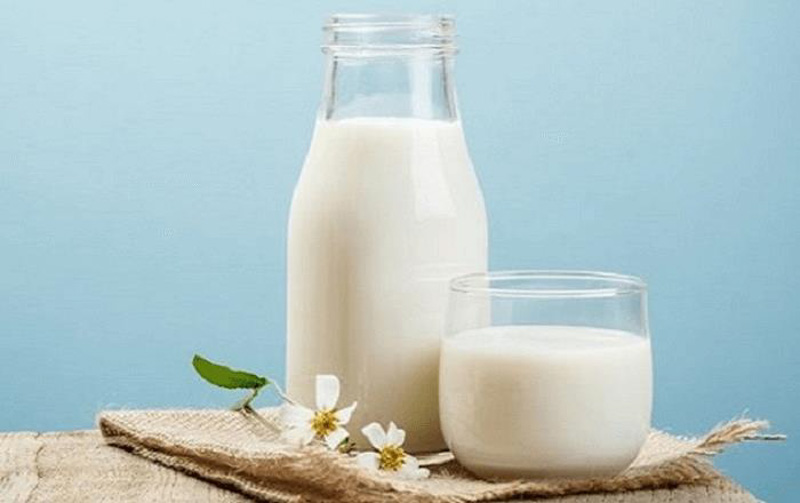 Sữa tươi giúp giảm mùi hôi bên trong lò