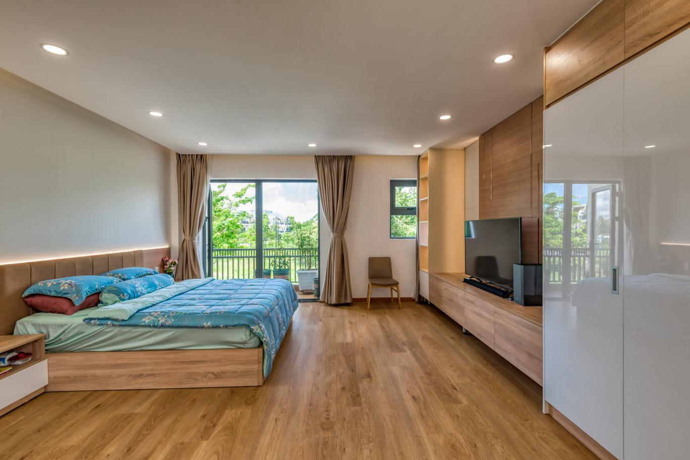 Phòng ngủ được thiết kế đơn giản và hiện đại