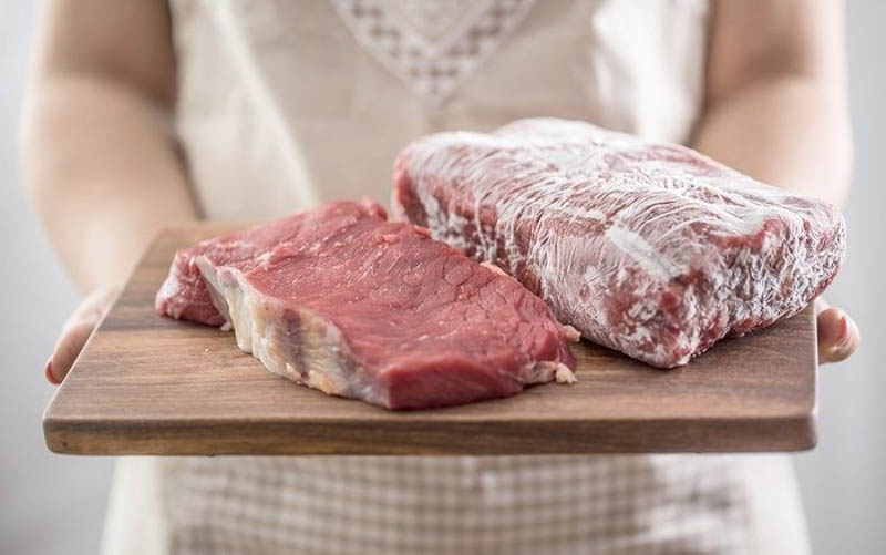 Nên bảo quản thịt bò bằng túi zip hoặc hộp trong tủ lạnh