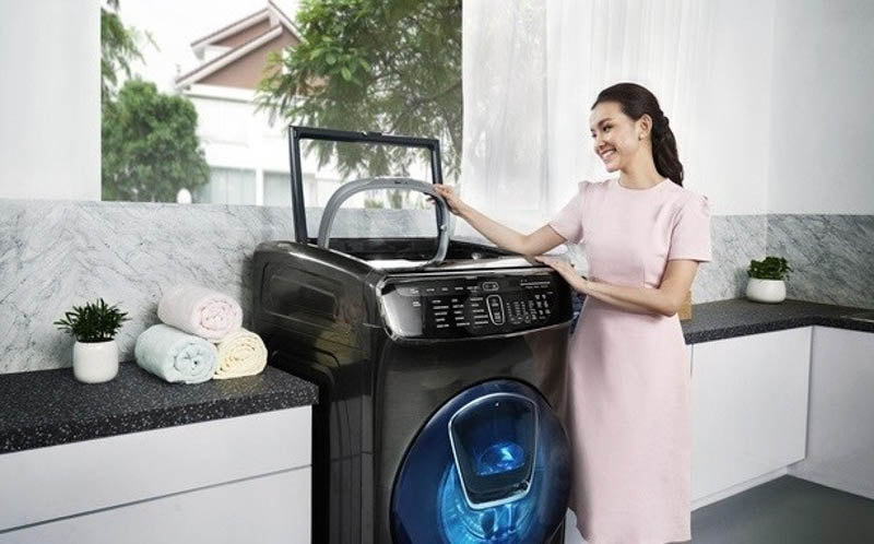 Các mẫu máy giặt Samsung cửa trên hiện nay đều có chế độ vệ sinh tự động giúp các bà nội trợ tiết kiệm thời gian và công sức