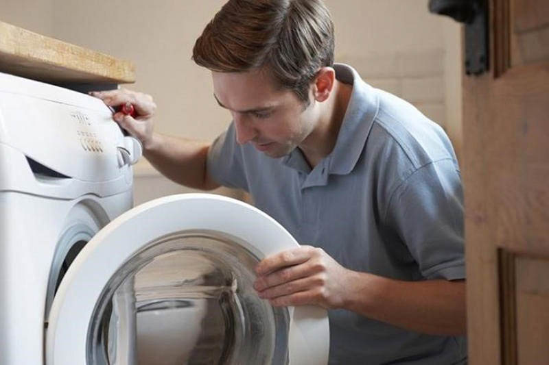 Trong trường hợp không thể tự thực hiện cách xả nước trong máy giặt ở nhà, các bạn có thể liên hệ với kỹ thuật để tránh các rủi ro không nên xảy ra