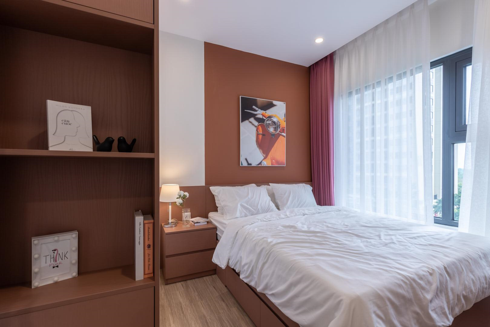 Phòng ngủ được thiết kế đơn giản và tận dụng tốt diện tích sử dụng