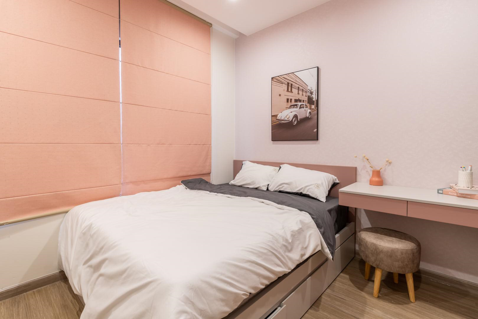 Phòng ngủ số 2 được thiết kế đẹp mắt với gam màu xu hướng hiện đại
