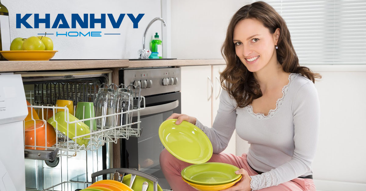 Sử dụng máy rửa bát giúp giải quyết mọi bất tiện khi rửa bát bằng tay