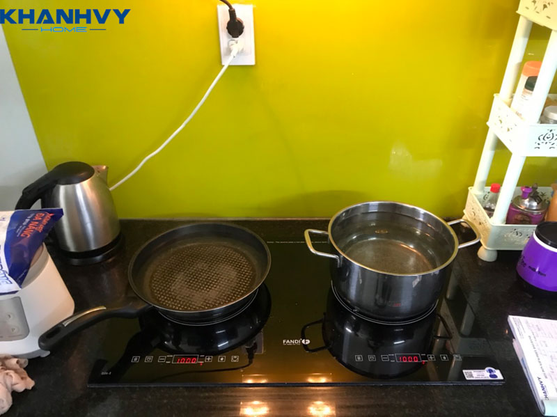 Bếp điện từ là thiết bị quen thuộc và được sử dụng ở hầu hết các gia đình ngày nay