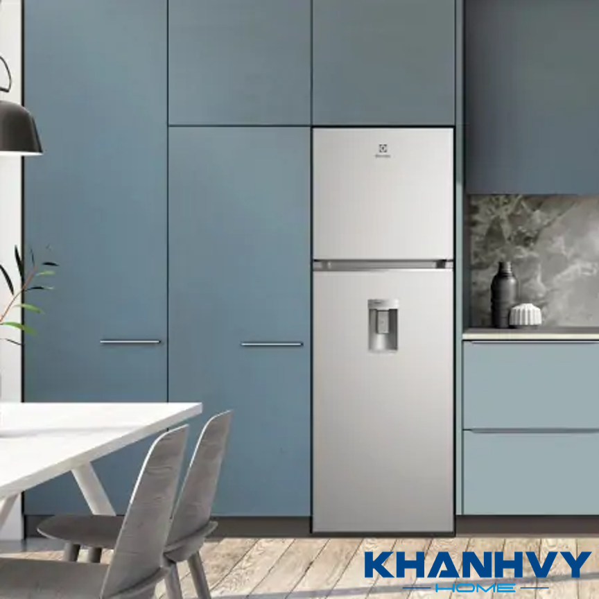 Tủ lạnh Electrolux ETB3440K-A là dạng tủ ngăn đá trên với dung tích lớn và tích hợp nhiều công nghệ hiện đại, đảm bảo mang lại cho bạn sự tiện nghi hoàn hảo