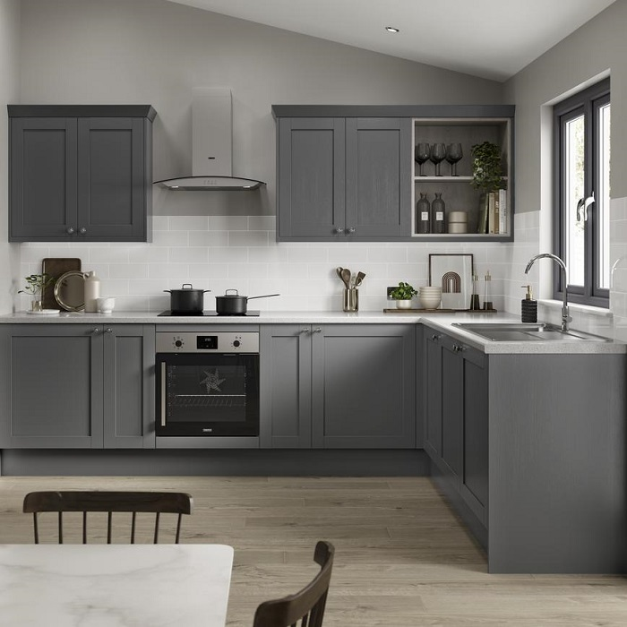Màu xám nhạt làm cho tủ bếp của bạn bắt mắt và hấp dẫn ngay từ cái nhìn đầu tiên
