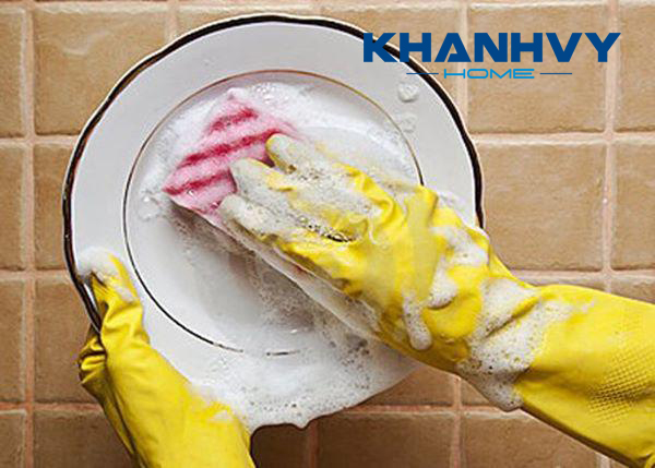 Miếng rửa bát ẩn chứa rất nhiều vi khuẩn gây hại, có thể gây ngộ độc khi sử dụng