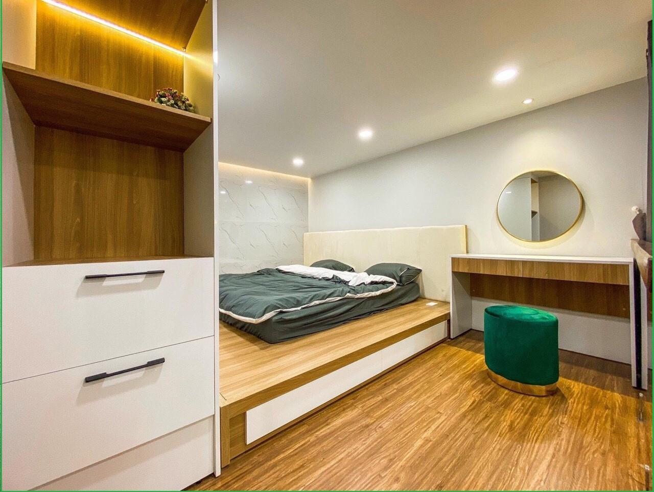 Phòng ngủ được thiết kế đơn giản nhưng không kém phần sang trọng và tinh tế