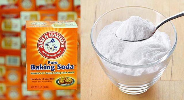 Baking soda thích hợp để tẩy các vết bẩn cứng đầu bám trên thành chậu