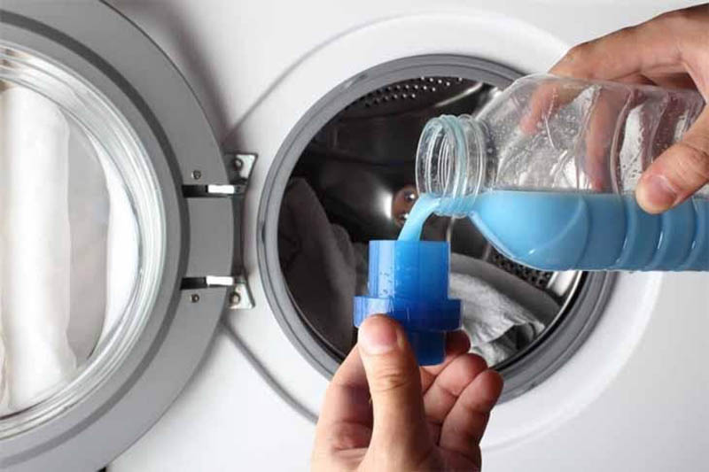 Hướng dẫn cách cho nước xả vào máy giặt Toshiba