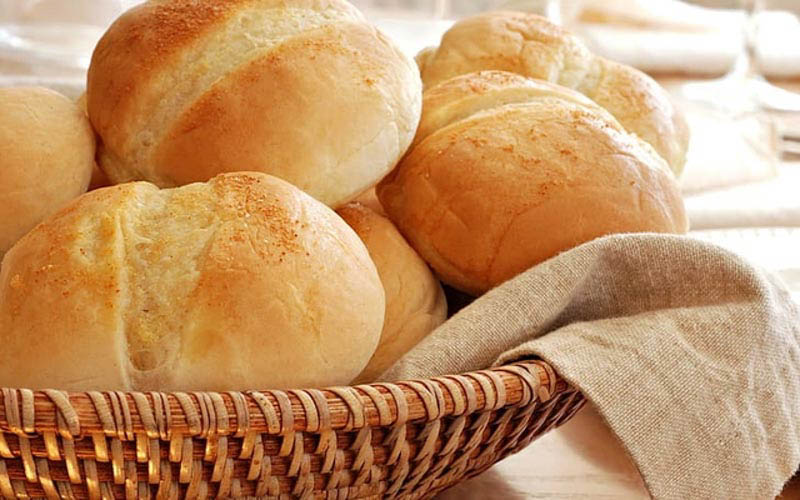 Những chiếc bánh mì được nướng bằng lò vi sóng có mùi thơm và độ giòn, phồng không khác gì so với được nướng bằng lò nướng