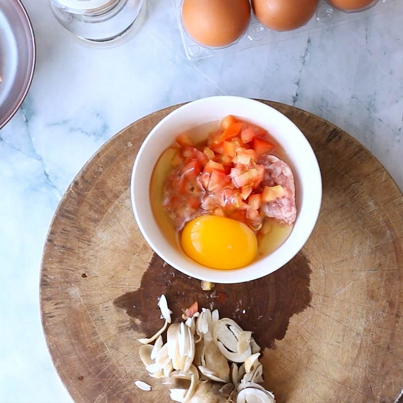 Những nguyên liệu làm món trứng hấp nồi cơm đều rất đơn giản và dễ tìm kiếm
