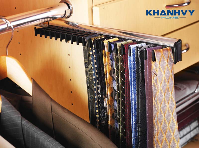 Kệ mắc cà vạt sở hữu nhiều ưu điểm như thiết kế sang trọng, hiện đại, tính tiện ích cao, dễ dàng lắp đặt ở mọi không gian tủ quần áo