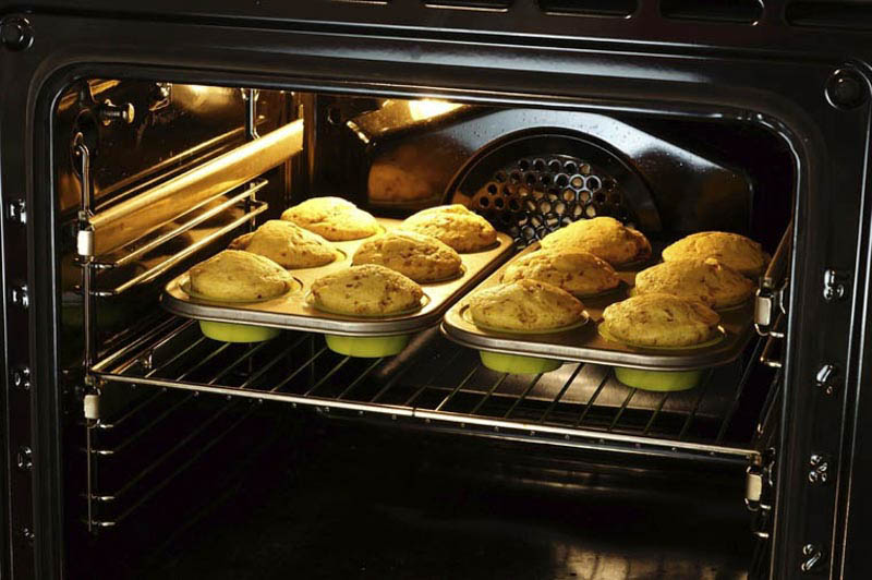 Nhiều gia đình thích tự làm bánh nên thường lựa chọn loại lò nướng có dung tích lớn được tích hợp tính năng nướng bánh