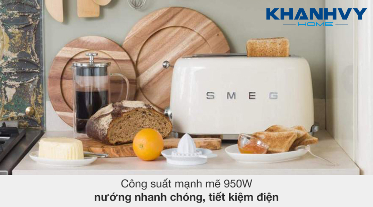 Máy nướng bánh mì SMEG TSF01CREU 535.43.665 đa chức năng với công suất hoạt động 950 W, giúp bạn dễ dàng chuẩn bị các món ăn nhanh cho gia đình mình