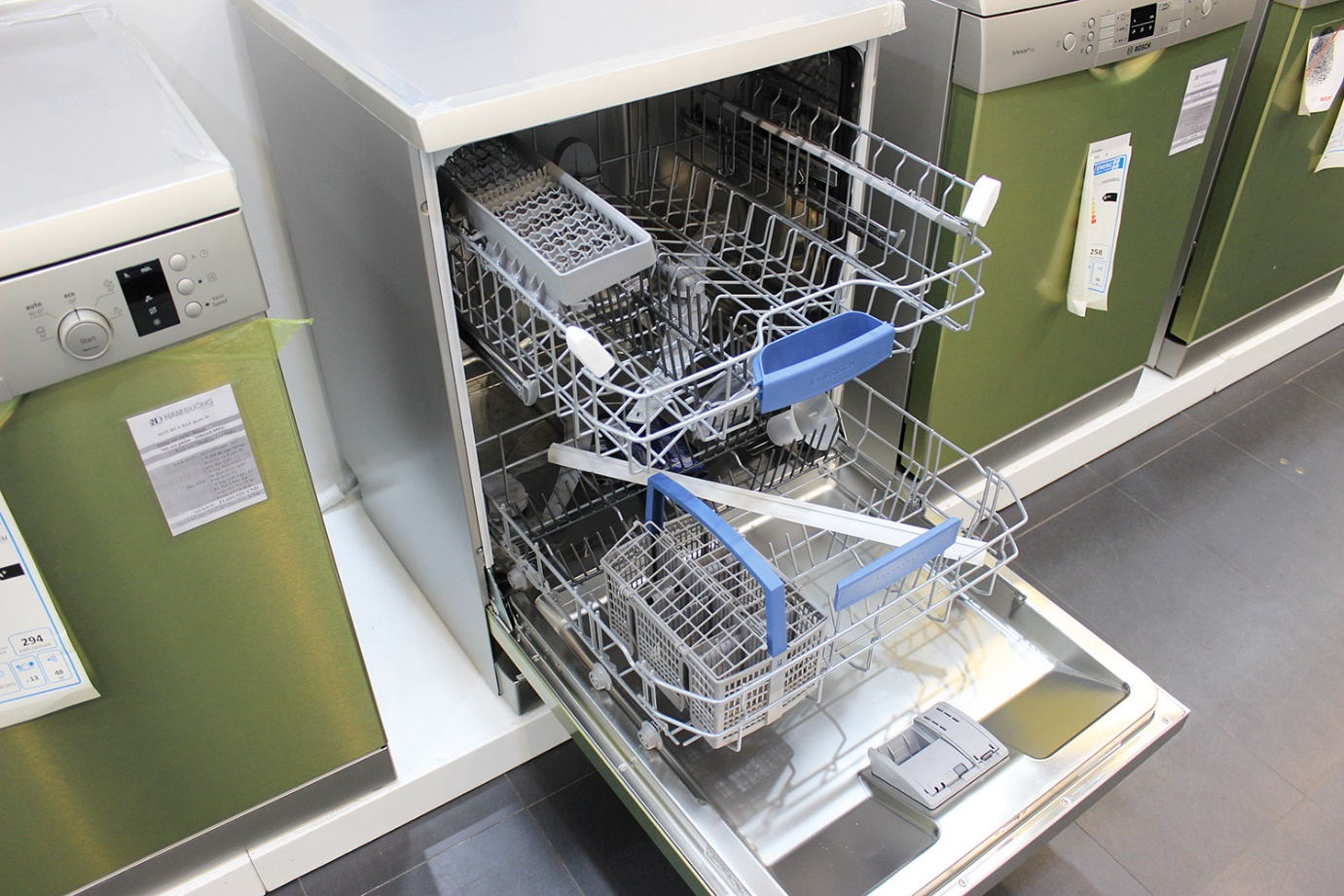 Hình ảnh thực tế của máy rửa chén độc lập Bosch SMS46GW04E