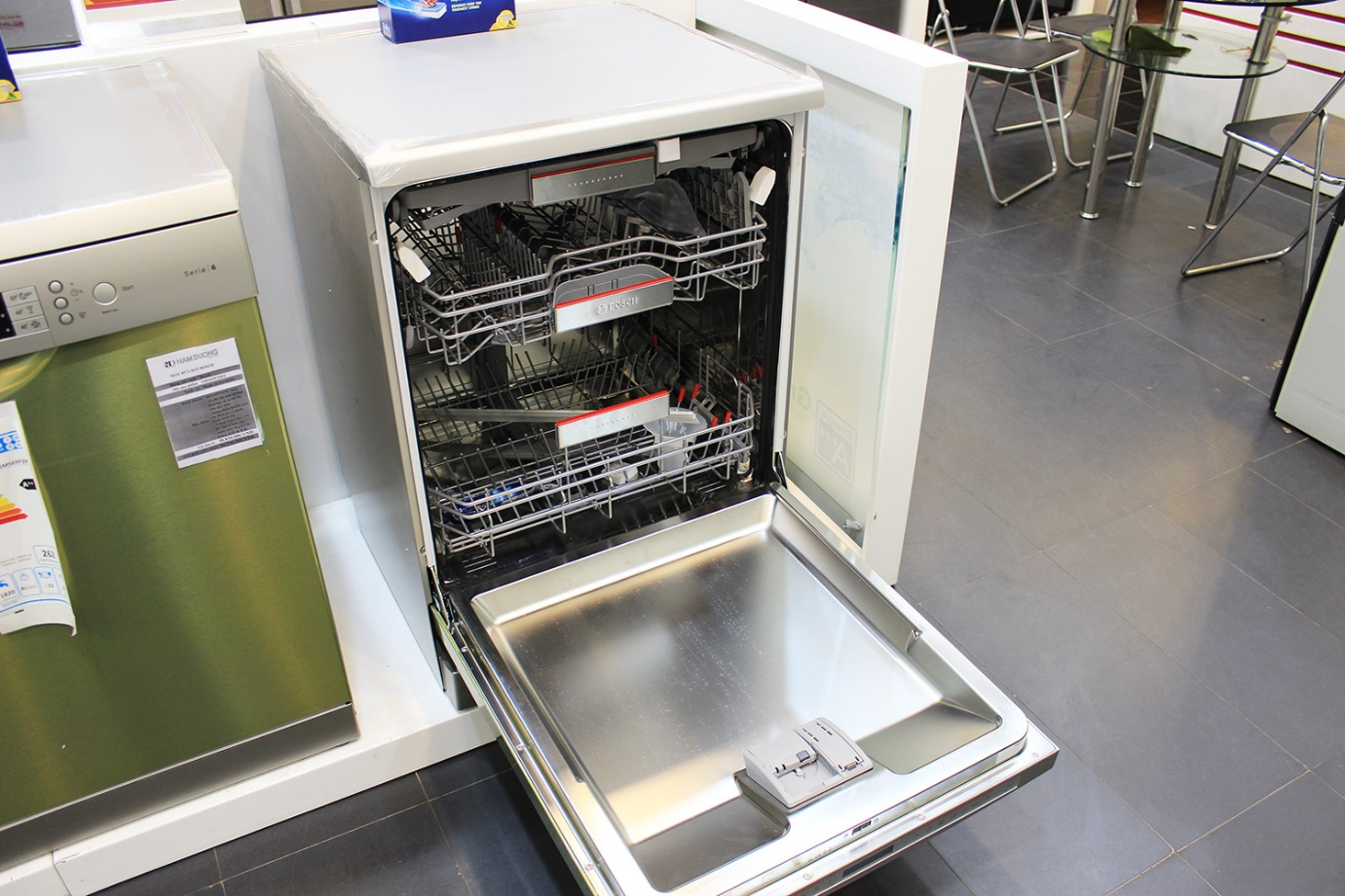 Hình ảnh thực tế của máy rửa bát độc lập Bosch SMS68UI02E