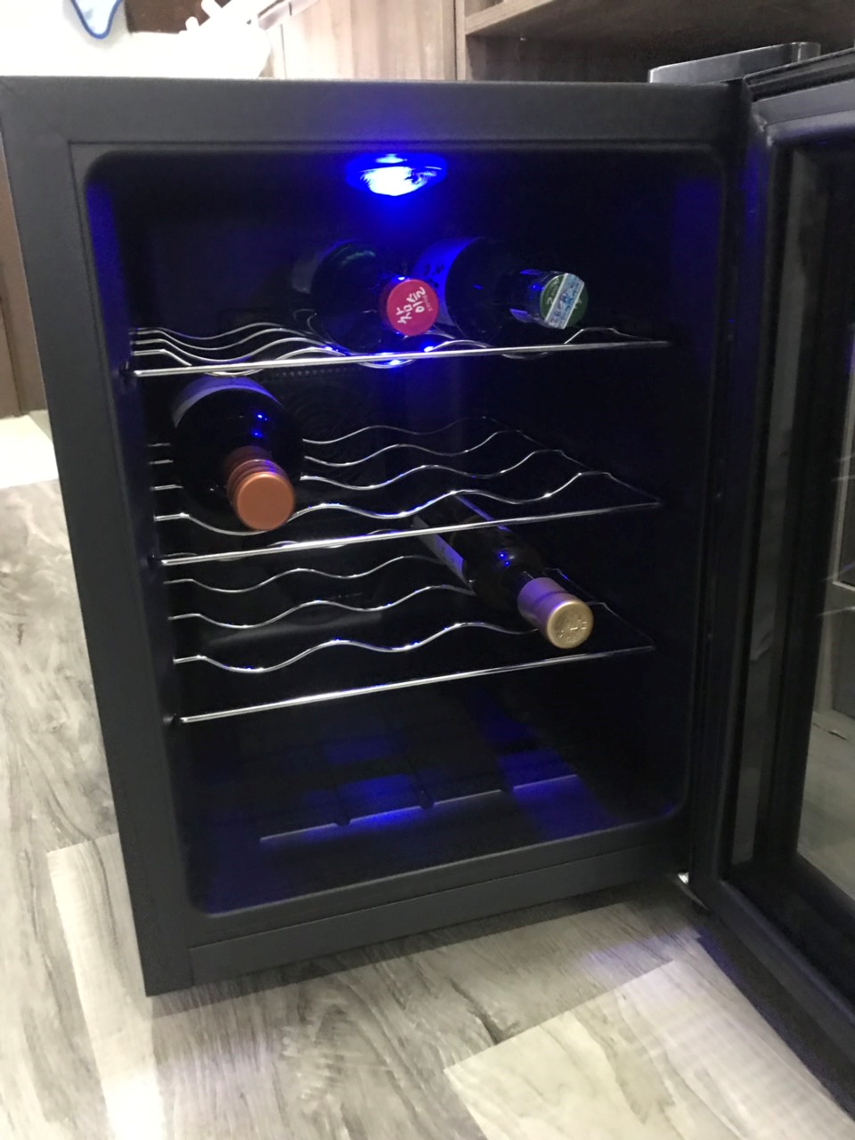 Tủ rượu độc lập 12 chai Hafele 539.15.060 trang bị đèn LED chiếu sáng bên trong tủ tiện lợi