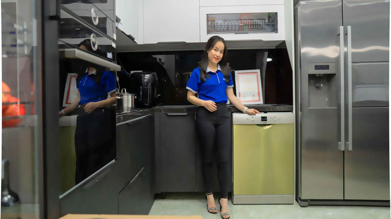 Tủ lạnh trưng bày tại showroom của Khánh Vy Home